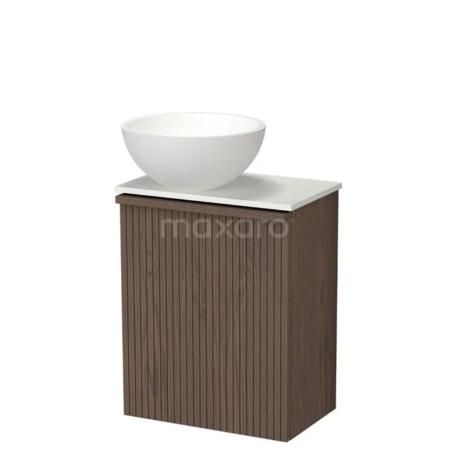 Modulo Plus Pico Toiletmeubel met waskom | 41 cm Cacao eik Ribbel front Mat wit Solid surface waskom TMK10-18115 Houten badkamermeubel met witte wastafelkom, verticale ribbelstructuur en modern design voor een stijlvolle badkamer.