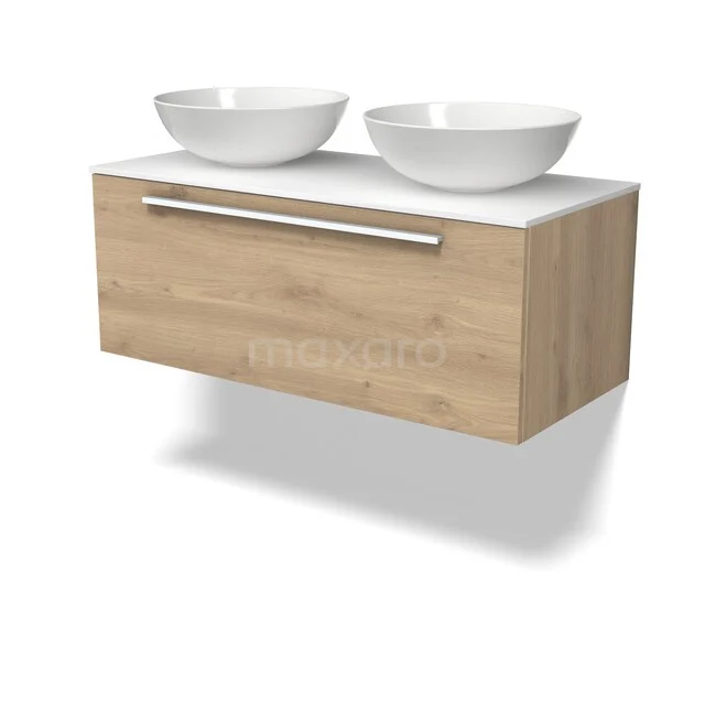 Houten badkamermeubel met twee witte opzetwastafels, modern ontwerp en brede lade met metalen handgreep.
