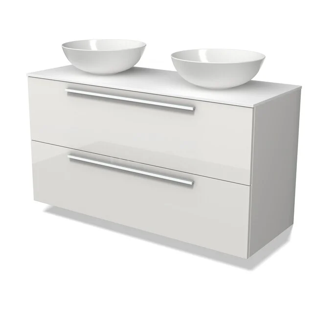 Weiße Badmöbelset mit Hochglanzoberfläche, Doppelwaschbecken und eleganten Metallhaltegriffen für moderne Bäder.