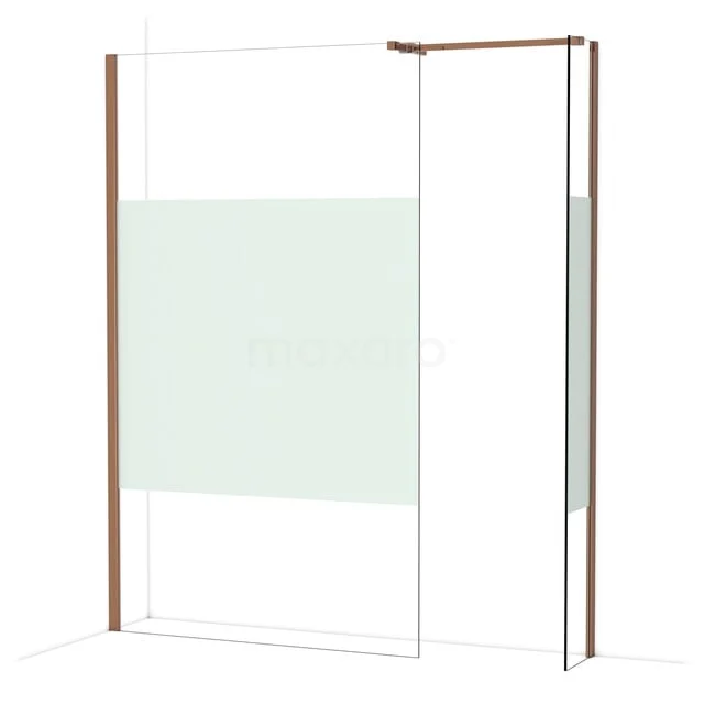 Douchewand met koperkleurige profielen, deels mat glas en strakke vorm voor een moderne badkamerstijl.