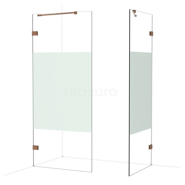 Begehbare Dusche mit Glaswänden, mattem Messing-Finish und Mattglasstreifen, perfekt für eine luxuriöse Badezimmergestaltung.