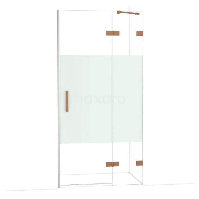 Glazen douchewand met mat witte strook, messing details en draaideur, ideaal voor een moderne badkamer.