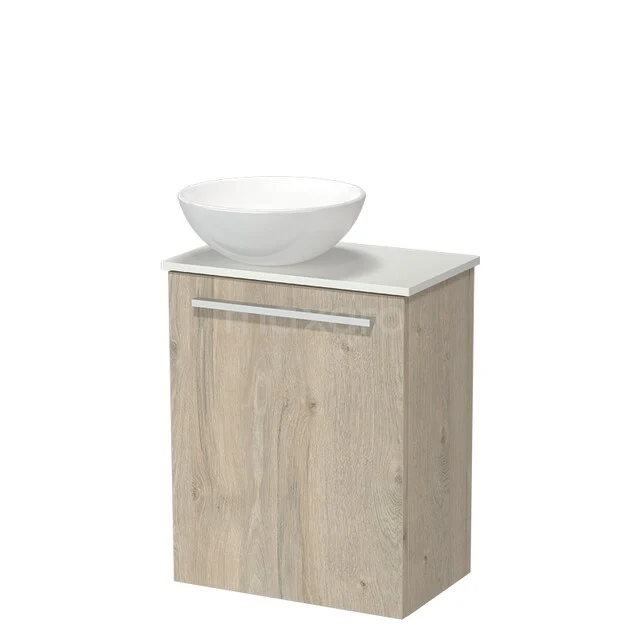 Badschrank aus Eiche mit weißem Aufsatzwaschbecken, kompakte Form, ideal für eine moderne Badezimmer Einrichtung.