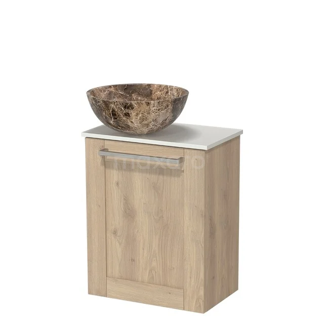 Wooden bathroom cabinet with sink, natural wood look and modern handle, ideal for storage space in the bathroom.