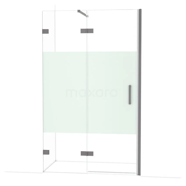 Glazen hoekdouchewand met deurscharnieren, deels mat glas en chrome details, ideaal voor een moderne badkamer.