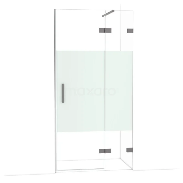 L-vormige douchecabine met matglas, chroomaccenten en een strak design; ideaal voor moderne badkamers.