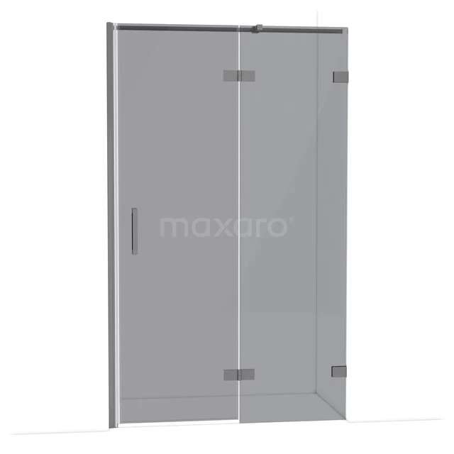 Douchewand van helder glas met metalen scharnieren, strakke vormgeving, ideaal voor een moderne badkamer.