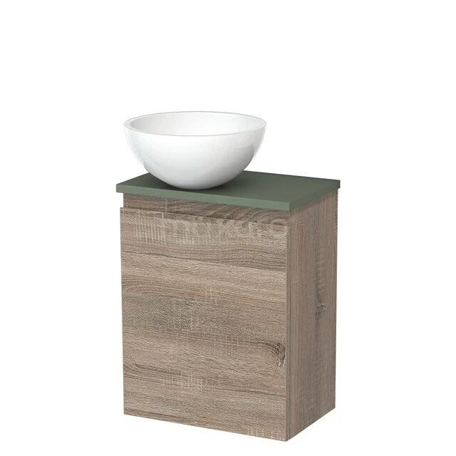 Badkamermeubel met houten kast in eikenlook, groen blad en witte keramische wastafel in moderne stijl.