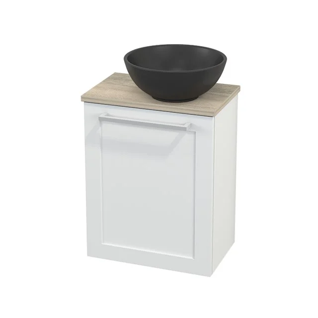 Weißes Badezimmermöbel mit Holzplatte, schwarzes Aufsatzwaschbecken aus Keramik; kompaktes Design ideal für moderne Badezimmergestaltung.