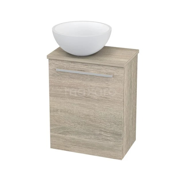 Holz-Badmöbel in Erdtönen, minimalistisches Design, einschließlich weißem Aufsatzwaschbecken ideal für moderne Bäder.