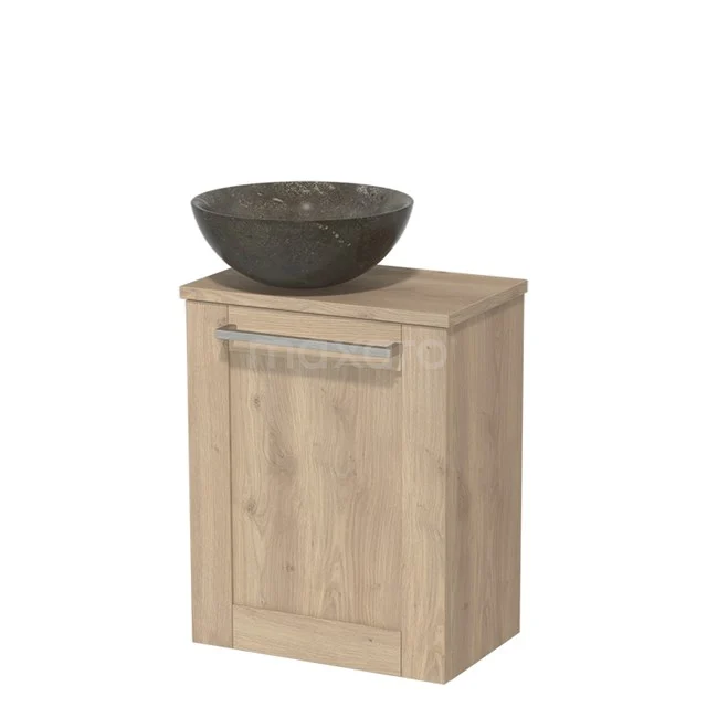 Houten badkamermeubel met wastafel, naturel eiken finish, compact design, ideale opbergruimte voor kleinere badkamers.