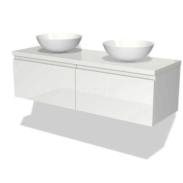 Weißes hängendes Badezimmermöbel mit zwei keramischen Aufsatzwaschbecken, minimalistisches Design und glatte Fronten.