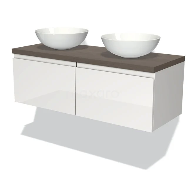 Weißes schwebendes Badmöbel mit dunklem Holzblatt und doppelten keramischen Aufsatzwaschbecken, modernes Design für ein luxuriöses Badezimmer.