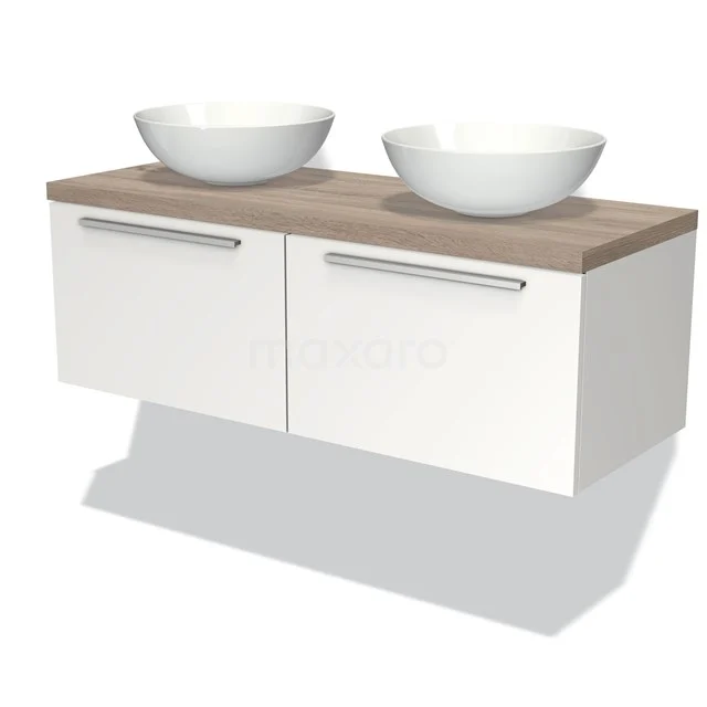 Weißes Holz Badezimmermöbel mit zwei Aufsatzwaschbecken, hängendes Design, metallene Haltegriffe und einem modernen Erscheinungsbild.