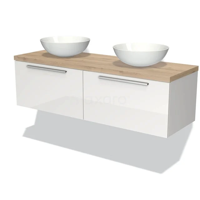 Weißes schwebendes Badezimmermöbel mit Holzlook Platte und zwei Aufsatzwaschbecken, modernes Design und silberfarbene Griffe.