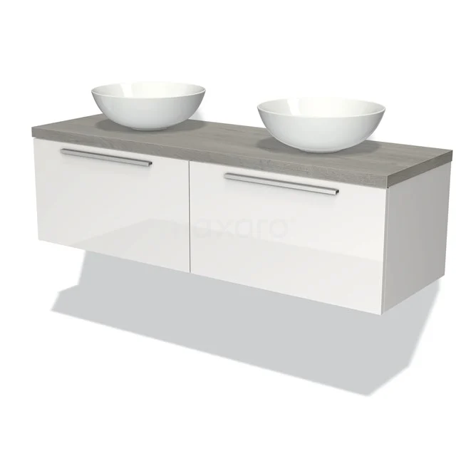 Weißes schwebendes Badezimmermöbel mit grauem Holzlook Platte, doppelten keramischen Aufsatzwaschbecken und Chrom Haltegriffen.