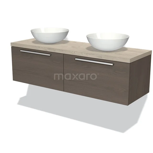 Zwei Waschbecken auf einem schwebenden Badezimmermöbel aus Holz mit doppelten Schubladen, modernem Design und minimalistischen silbernen Haltegriffen.