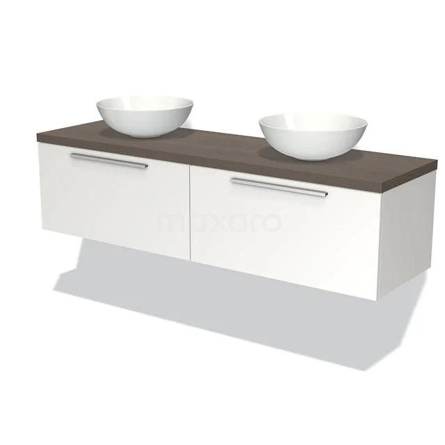 Weißes hängendes Badezimmermöbel mit Holzlook Platte, zwei keramischen Aufsatzwaschbecken und eleganten silbernen Haltegriffen.