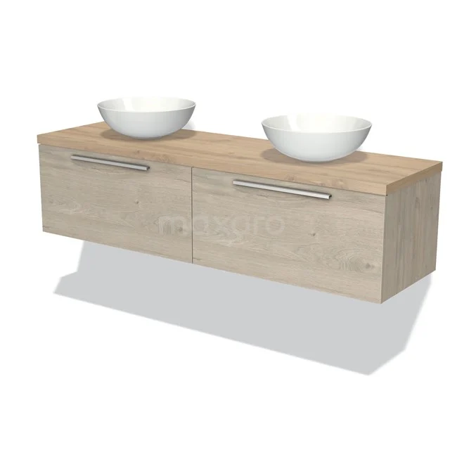 Holz Badezimmermöbel mit zwei weißen Waschbecken, modernen Haltegriffen und schwebendem Design für ein elegantes Badezimmerinterieur.