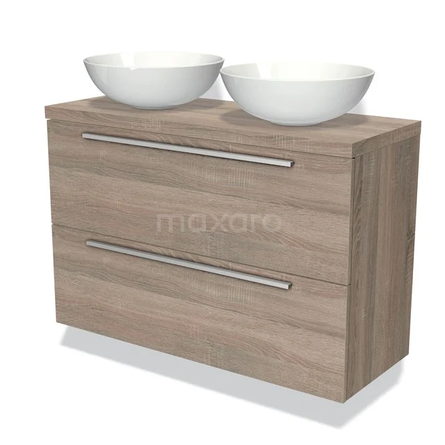 Houten badkamermeubel met hangend design, twee witte waskommen en metalen handgrepen, ideaal voor moderne badkamers.