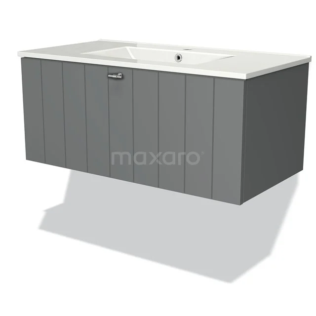 Grijze houten badmeubel met moderne panelen, hangend design en witte wastafel. Perfect voor stijlvolle badkamerinrichting.