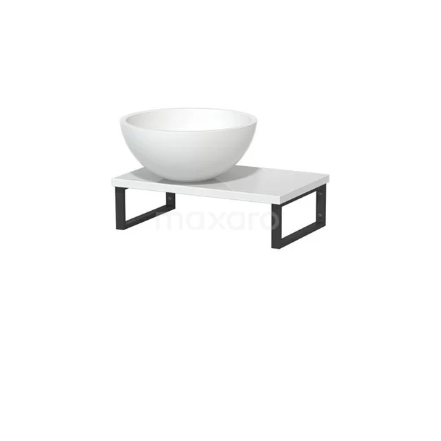 Weiße keramische Aufsatzwaschbecken auf minimalistischen schwarzen Metall-Badmöbeln mit Marmorplatte, modernes und stilvolles Design.