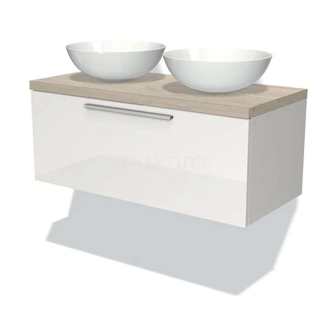 Wandhängende weiße Badmöbelset mit doppelten komförmigen Waschbecken und Holzlook Platte, ideal für ein modernes Badezimmer.