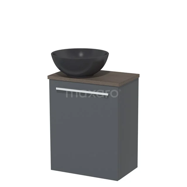 Grijs badkamermeubel met wastafelkast, houten blad en zwarte waskom van keramiek; modern en compact design.