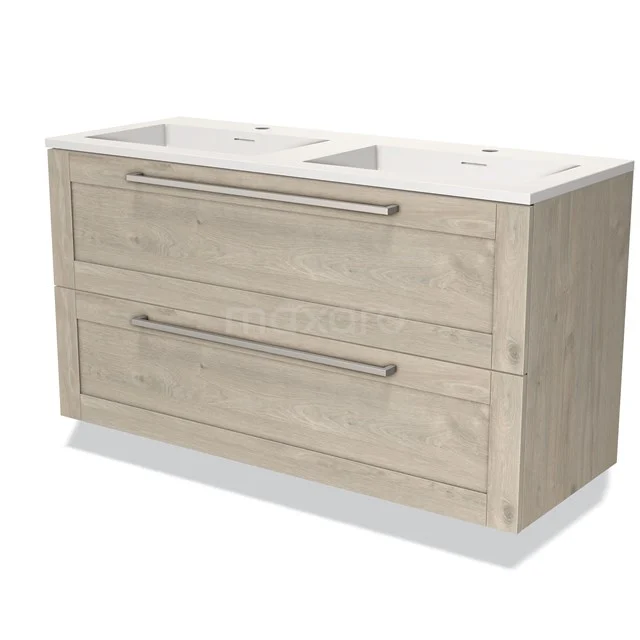 Eikenhouten badkamermeubel met dubbele wastafel, modern design en metalen handgrepen, ideaal voor een trendy badkamer inrichting.
