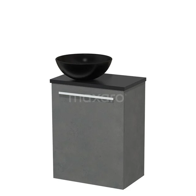 Grijze badkamerkast met zwarte stenen waskom, modern design en een metalen handgreep, perfect voor stijlvolle badkamers.