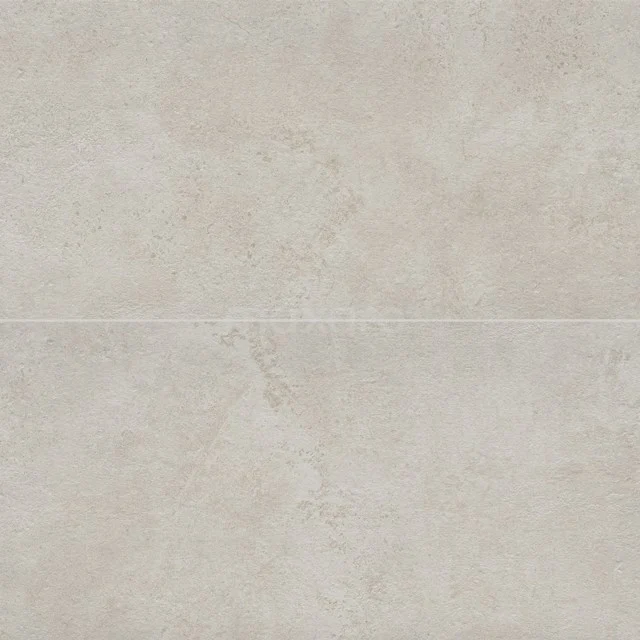 Hellgraue keramische Badezimmerfliese mit Natursteinoptik, matte Oberfläche und subtiler Struktur, ideal für Wand und Boden.