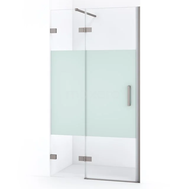 Duschwand mit mattgläsernem Mittelstück, schlichten silbernen Profilen und Scharnieren, ideal für moderne Badezimmereinrichtungen.