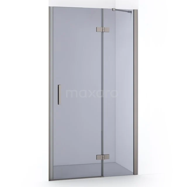 Glasene Duschtür mit silberfarbenem Rahmen und Haltegriff, elegantes Design, ideal für ein modernes Badezimmer.