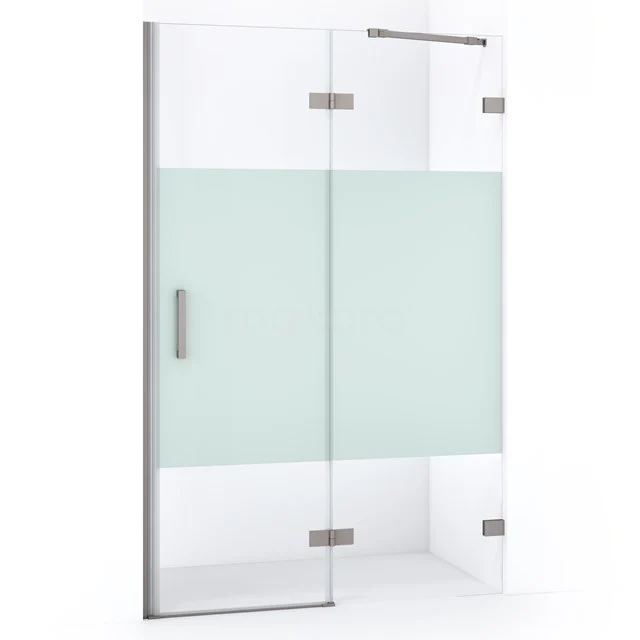 Diamond Duschtür | 120 cm Edelstahl Klar mit matter Streifen Drehtür DDB22661223BR Glasene Duschtür mit matter Streifen, silberfarbene Scharniere und Haltegriff, modernes Design, ideal für jedes Badezimmer.