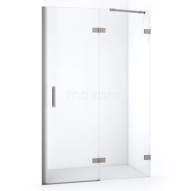 Glasene Duschtür mit klarem stilvollem Design, silbernen Scharnieren und Haltegriff, perfekt für ein modernes Badezimmer.