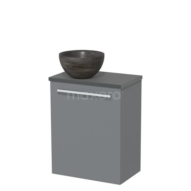 Grijs badkamermeubel met mat-afwerking, een softclose deur en een ronde, keramische opbouwkom in steenlook.
