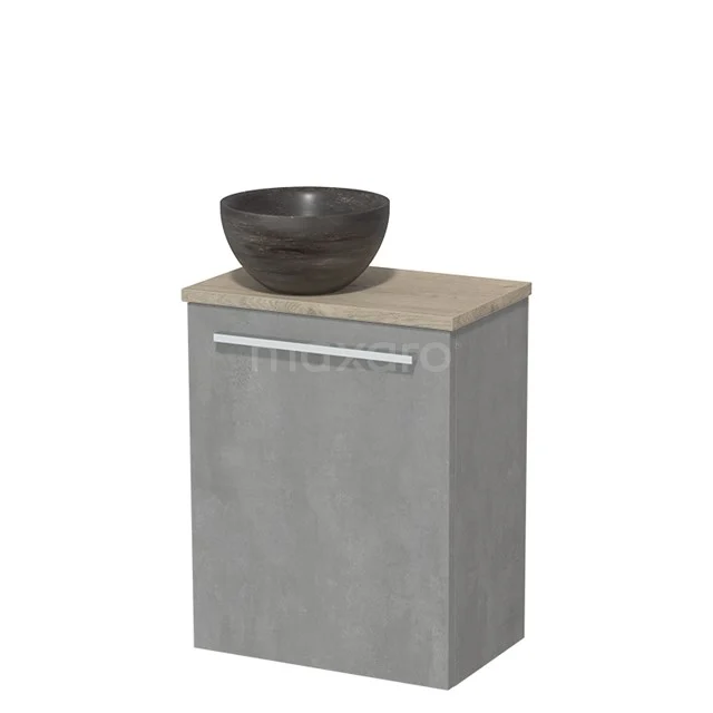 Compact badkamermeubel in betonlook met houten blad en donkergrijze waskom; modern design voor een stijlvolle badkamer.