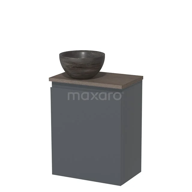 Grijze badkamerkast met houten blad en donkere keramische waskom, geschikt voor moderne badkamerinrichting.