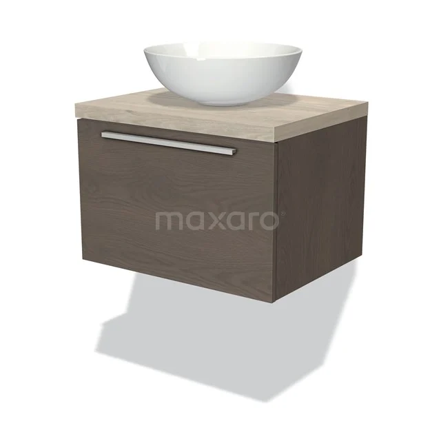 Wandhängendes Badezimmermöbel mit Holzoptik, Schublade mit silbernem Haltegriff, Naturton und weißem Aufsatzwaschbecken aus Keramik.