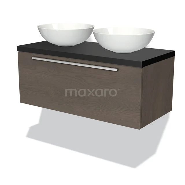 Hölzernes Badezimmermöbel mit dunklem Waschbecken und doppelten weißen Aufsatzwaschbecken, modernes Design und metallischem Haltegriff.