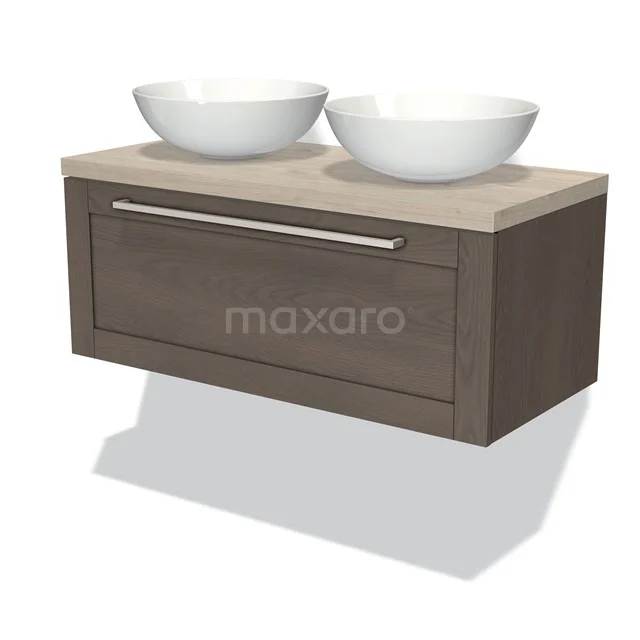 Holz-Badmöbel mit Schublade, Doppelwaschbecken aus Keramik, ausgeführt in mat Eiche mit einem modernen, klaren Erscheinungsbild.