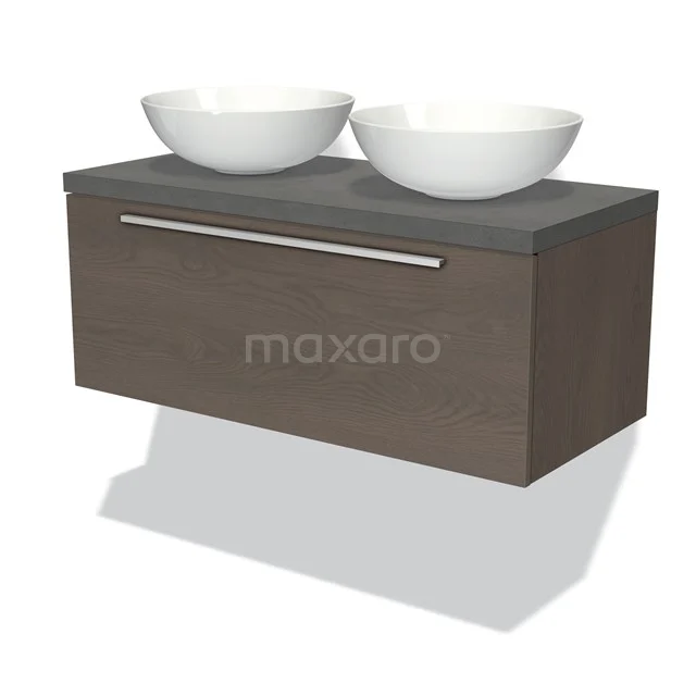 Moderne Holz-Badmöbel mit hängendem Design, dunkler Oberfläche, Doppelwaschbecken aus Keramik und schickem Metall-Haltegriff.