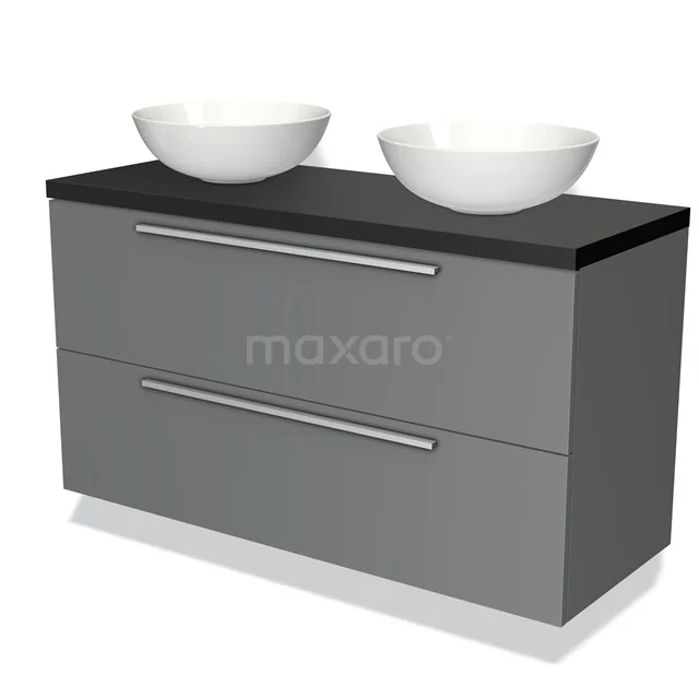 Grijze wastafelmeubel met twee witte keramische waskommen, mat zwart blad en metalen grepen, ideaal voor moderne badkamers.