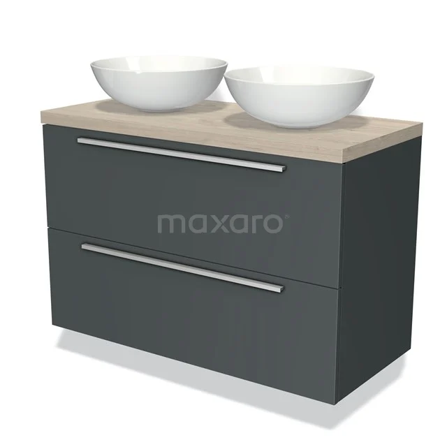 Grijze badkamermeubelset met houten blad, twee witte ronde waskommen en strakke zilveren handgrepen, modern design.