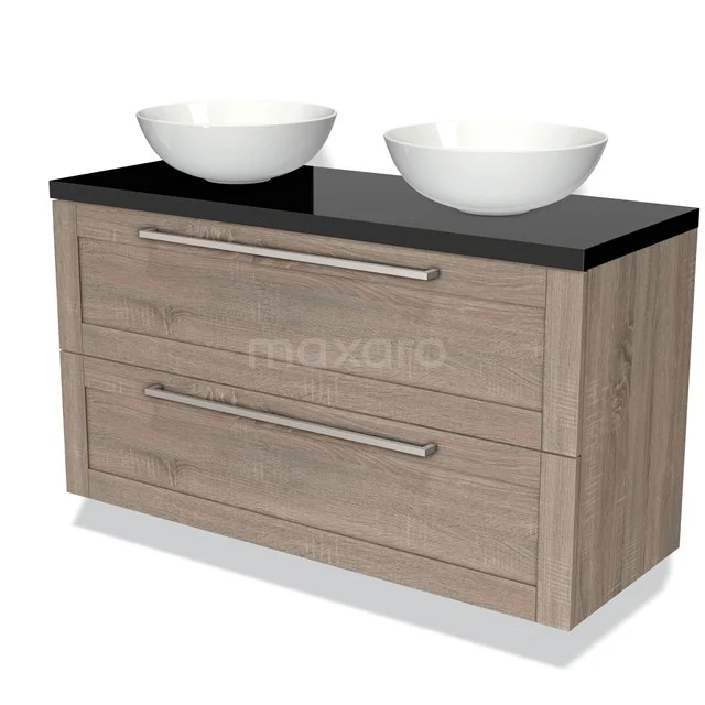 Houten badkamermeubel met donkere glazen wastafelblad, twee witte waskommen en strakke metalen handgrepen.