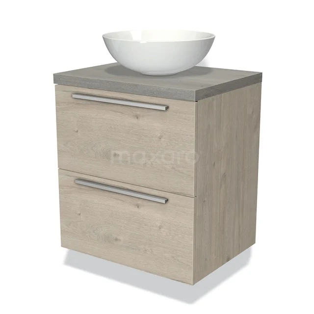 Houten badkamermeubel met betonlook blad, witte komvormige wasbak en twee lades met metalen handgrepen.