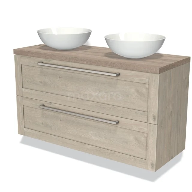 Houten badkamermeubel met twee lades, dubbele waskommen en inox handgrepen; ideaal voor een moderne badkamerstijl.