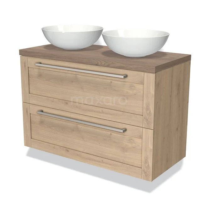 Houten badkamermeubel met twee lades, dubbel wastafelblad en ronde witte opzetwastafels; warm eikenhout design.
