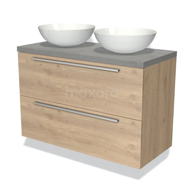 Houten badkamermeubel met twee witte opbouwkommen, grijs werkblad en RVS-grepen, perfect voor een moderne badkamer.