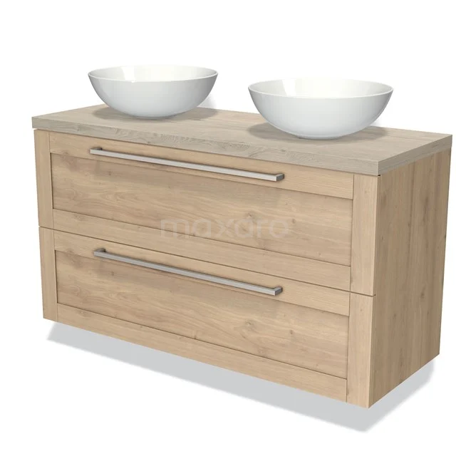 Houten badkamermeubel met twee witte komvormige wastafels, dubbele lades en modern design voor een stijlvolle badkamer.